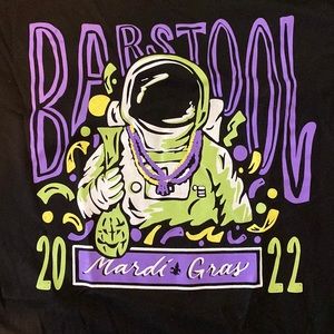 Men’s medium barstool Mardi Gras 2022 T-shirt